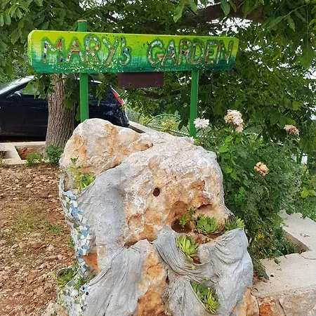 Mary's Garden Nyaraló