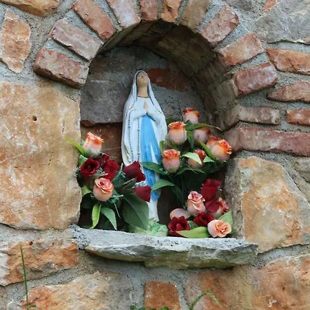 Mary's Garden Ferienhaus *